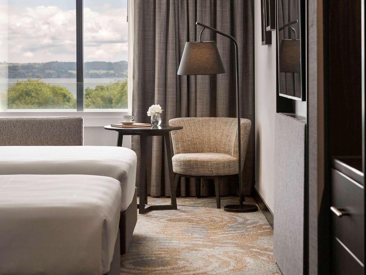 מלון Pullman רוטורואה מראה חיצוני תמונה A guest room at the Four Seasons Hotel