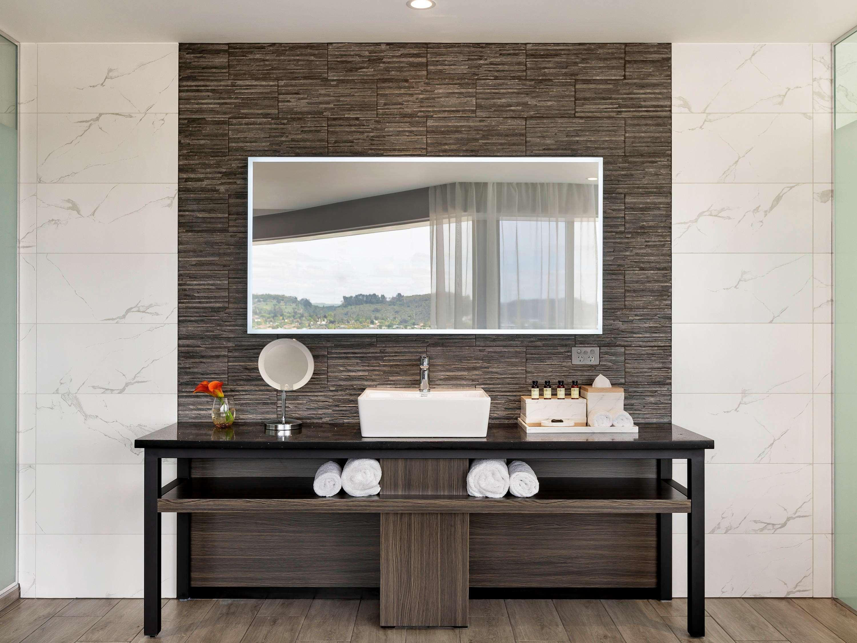 מלון Pullman רוטורואה מראה חיצוני תמונה Bathroom with porcelain tiles